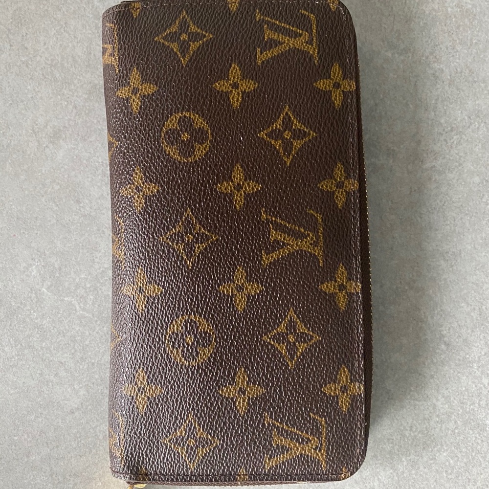 Louis Vuitton Zippy Wallet